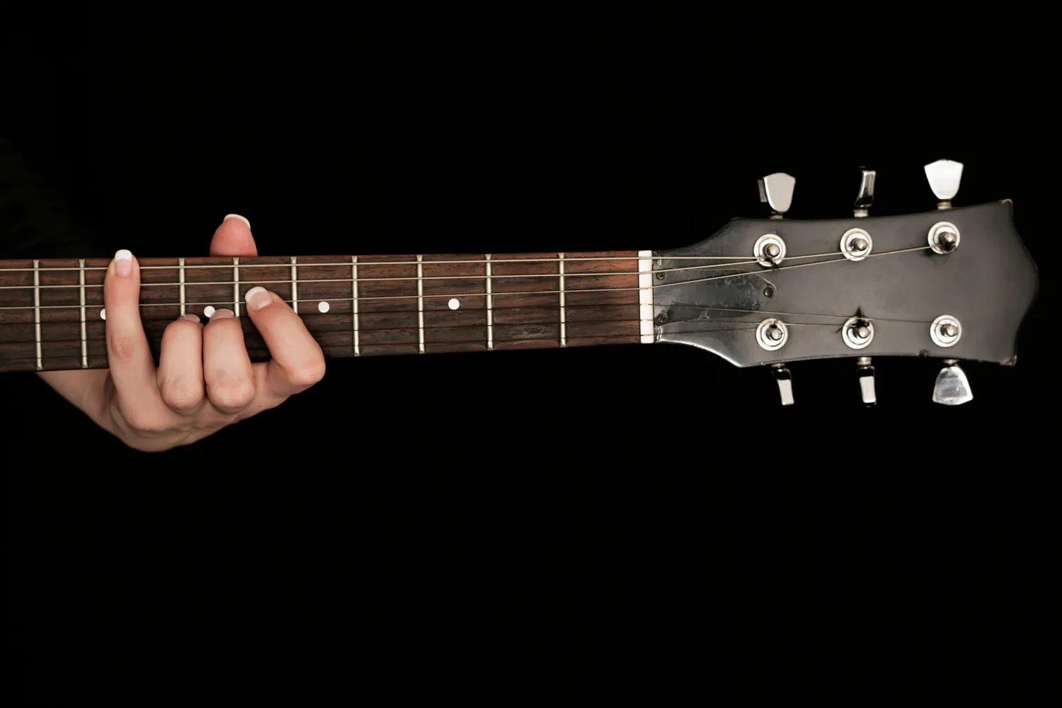 Kiedy powstała gitara elektryczna?