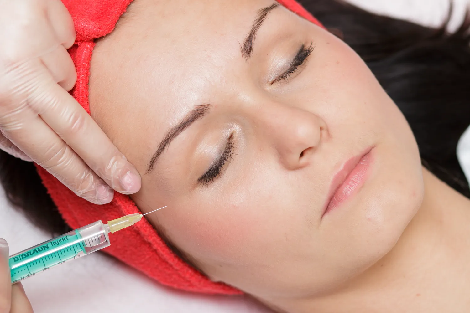 Ile trzyma kwas hialuronowy?