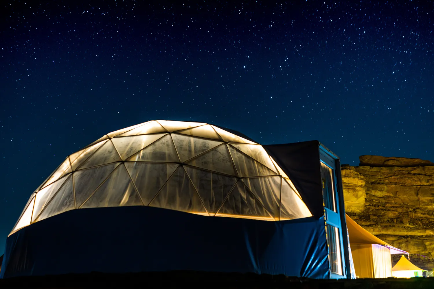 Projektowanie przestrzeni użytkowej w obiektach takich jak namioty sferyczne